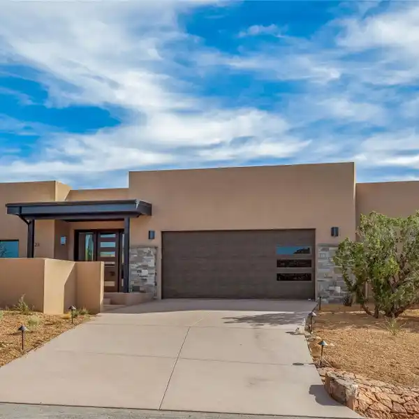 TIMELESS PUEBLO DESIGN MEETS MODERN LUXURY
