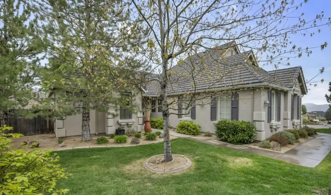 Well-maintained Home in a Prestigious Community