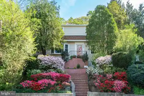 Beautifully Updated Three-level Colonial