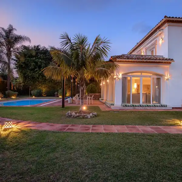 TIMELESS ANDALUSIAN ELEGANCE IN GUADALMINA BAJA