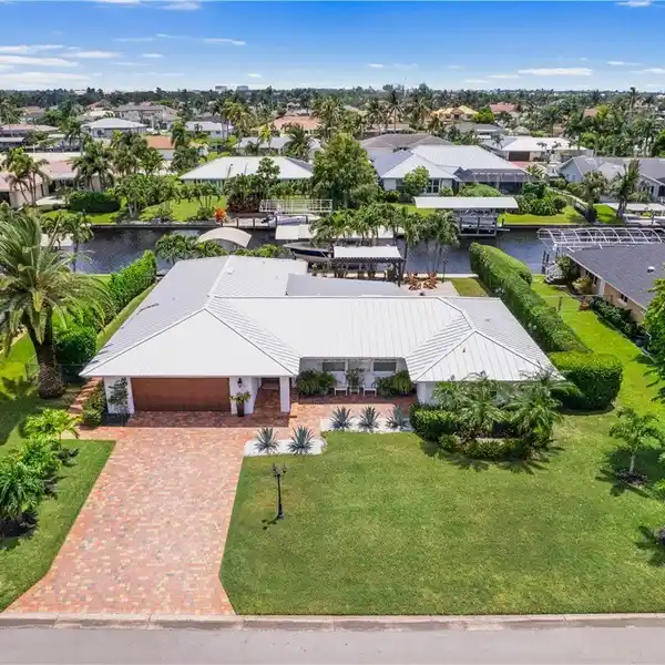 STUNNING HOME IN COVETED TOWN & RIVER BOATING COMMUNITY