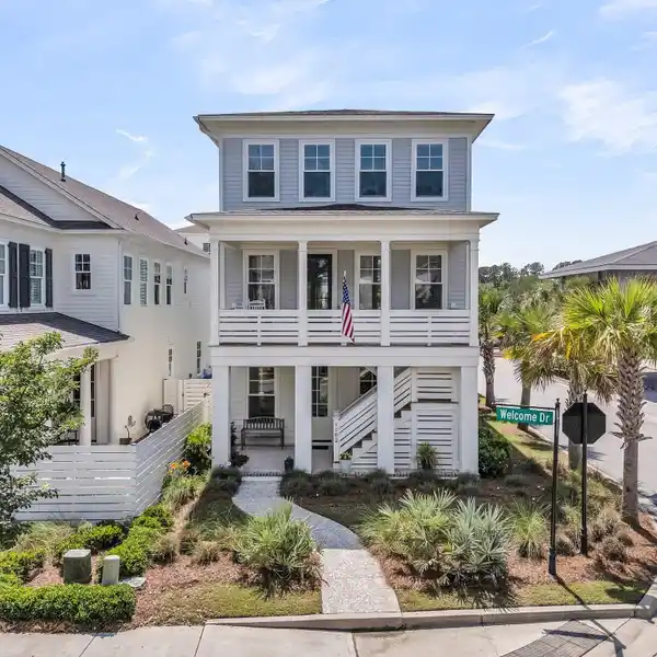 BEAUTIFULLY DESIGNED COASTAL HOME