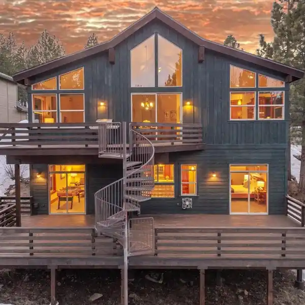 RARE MOUNTAIN DREAM HOME