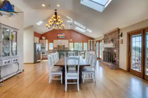 The Perfect Balance of Luxury and Comfortable Living