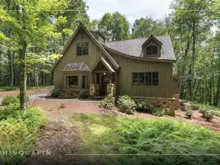 Charming Custom Mountain Cottage