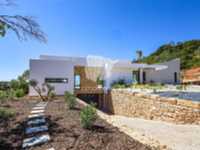 MAGNIFICENT THREE-BEDROOM VILLA
