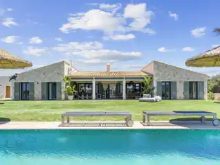 Modern Luxury Villa with Heated Pool in Biniali