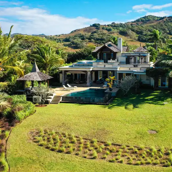 FULLY FURNISHED LUXURY VILLA WITH GOLF AND OCEAN VIEWS