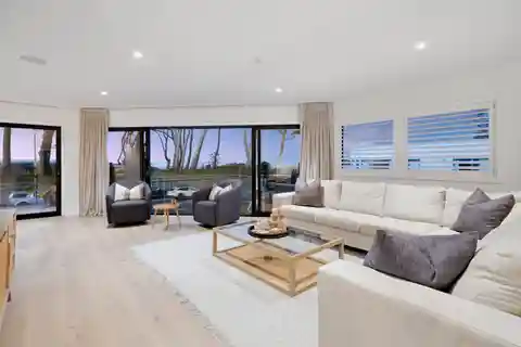 Highly Regarded Beachfront Apartment