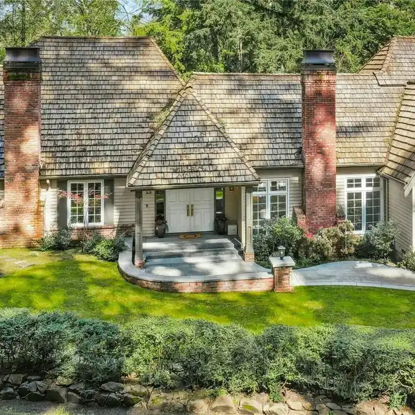 EXQUISITELY UPDATED ESTATE ON EVERGREEN LANE