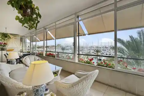 Luxurious Apartment with Sea View