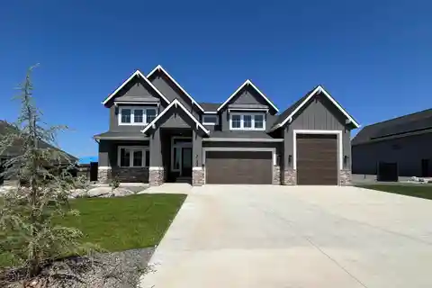 Spacious New Construction in Riverwood