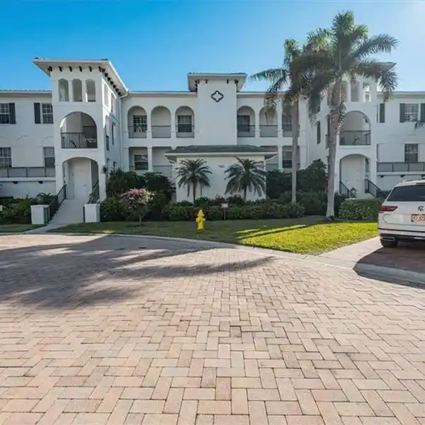 END UNIT WITH THE BEST FLOOR PLAN IN BREAKWATER