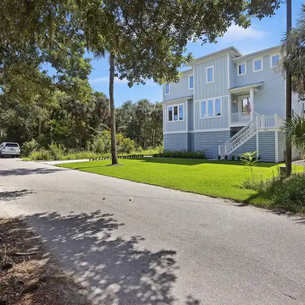 COASTAL RETREAT IN PRIME LOCATION