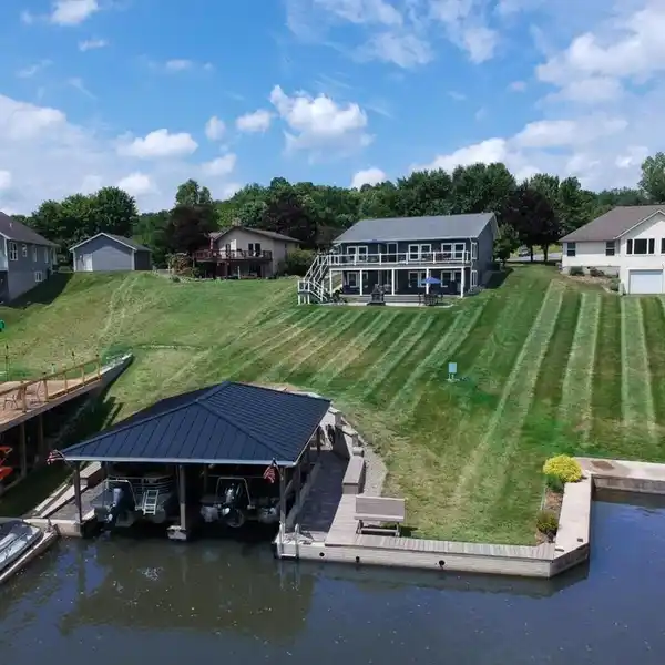 PRIVATE LAKEFRONT ESCAPE