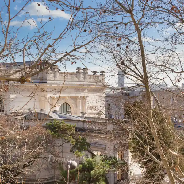 SPACIOUS APARTMENT WITH BEAUTIFUL OPEN VIEWS