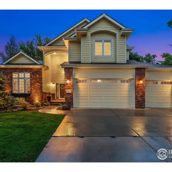 BEAUTIFULLY UPDATED HOME IN FOSSIL LAKE RANCH