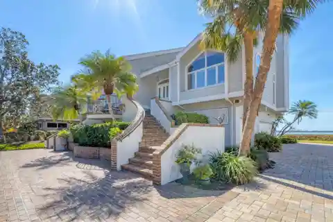 Rare Gem Directly on Sarasota Bay