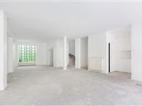 SPACIOUS FIVE-STORY TOWNHOUSE