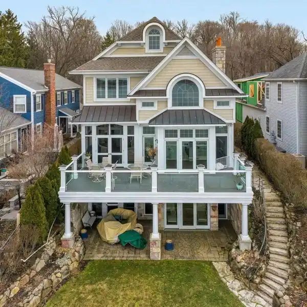 IMPECCABLE CUSTOM BUILT HOME ON DIAMOND LAKE