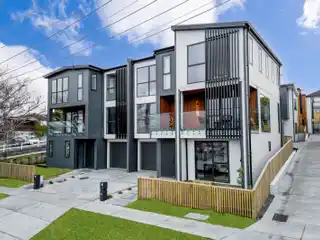 Ultimate Modern Living in Beachside Suburbs