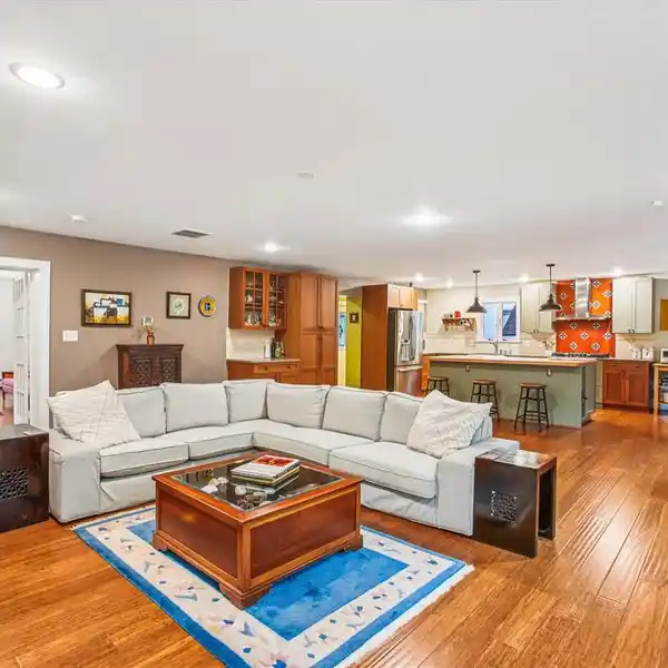 BEAUTIFULLY RENOVATED HOME IN THE DESIRABLE HILLWOOD NEIGHBORHOOD