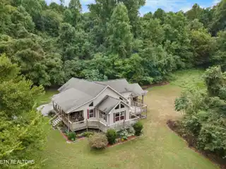 Ultimate Lakefront Retreat