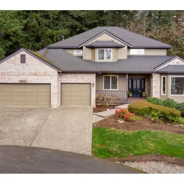 SPECTACULAR HOME IN DESIRABLE MURRAYHILL LOCATION