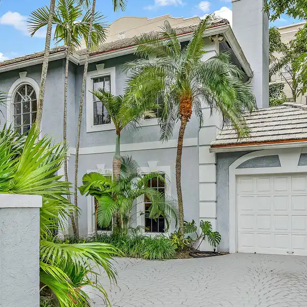 CLASSIC PALM BEACH LUXURY LIVING