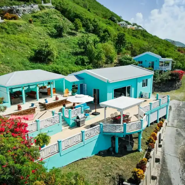 THE COMMODORE’S LOOKOUT