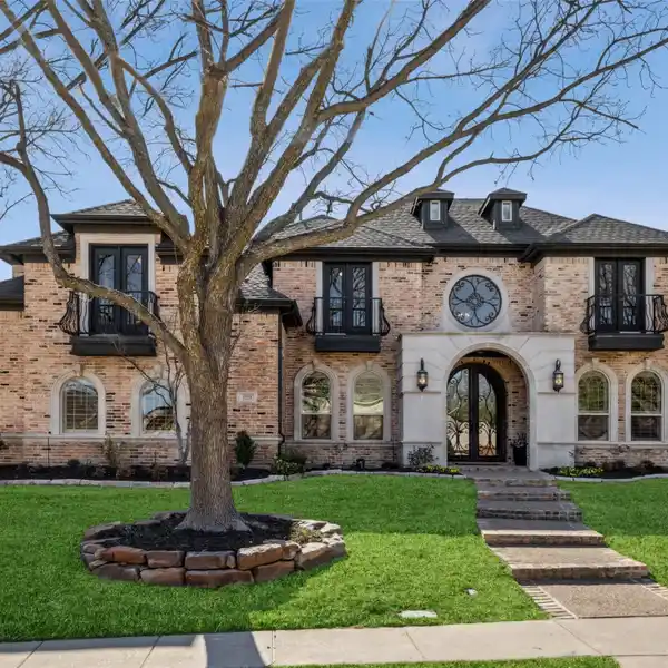 LUXURY LIVING IN PRESTIGIOUS NEWPORT VILLAGE
