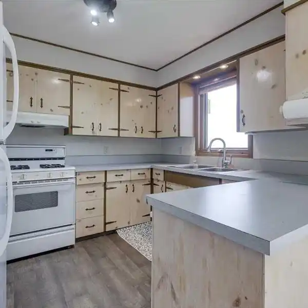ACREAGE WITH SPECTACULAR TOWN AND LAKE VIEWS