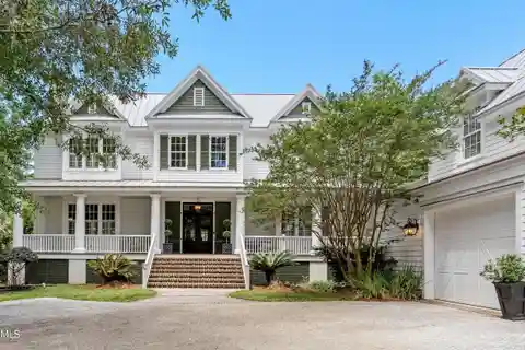 Waterfront Coastal Estate on Deer Island