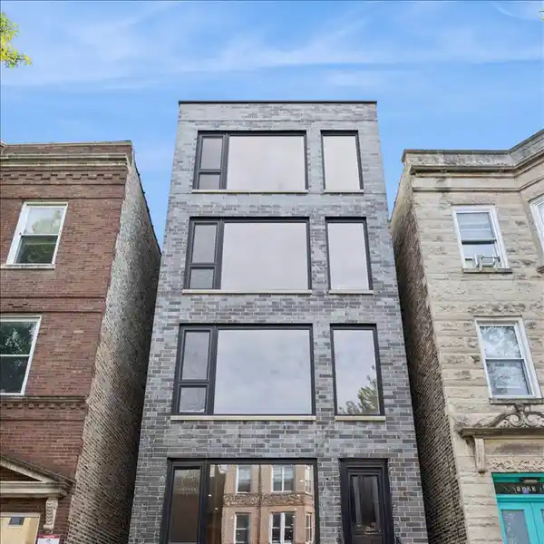 THREE-UNIT STUNNER WITH HIGH-END UPGRADES