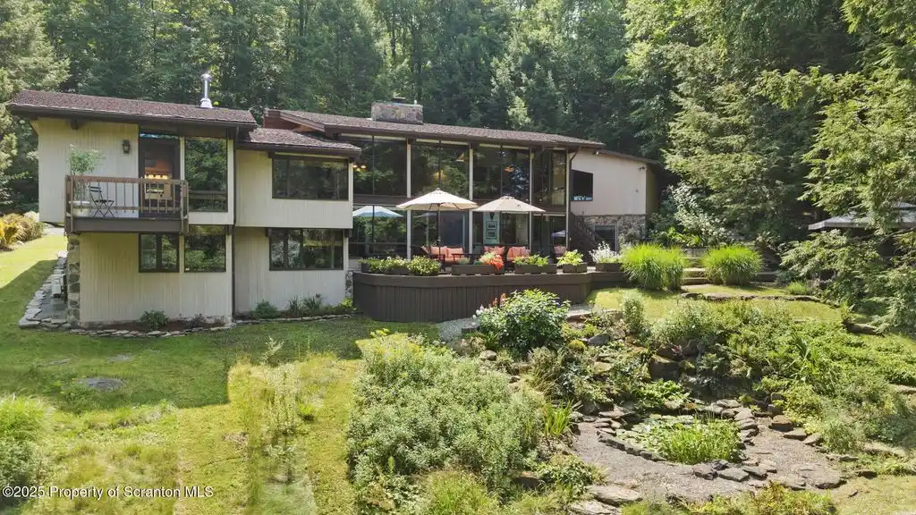 Exceptional Waterfront Contemporary
