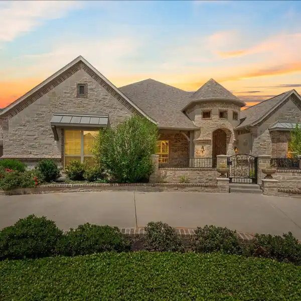 SOPHISTICATED AND TIMELESS SINGLE-STORY HOME
