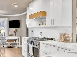 Refined Coastal Living in Cape Cove