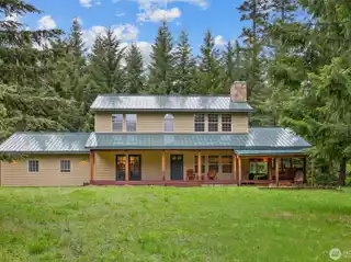 Breathtaking Five-Acre Retreat