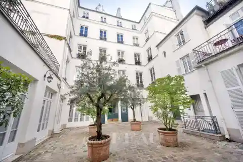 Charming 19th-century Apartment with Courtyard Views