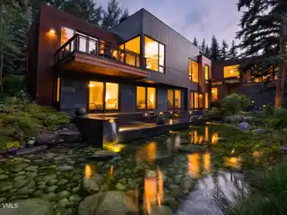 Captivating Contemporary Mountain Home