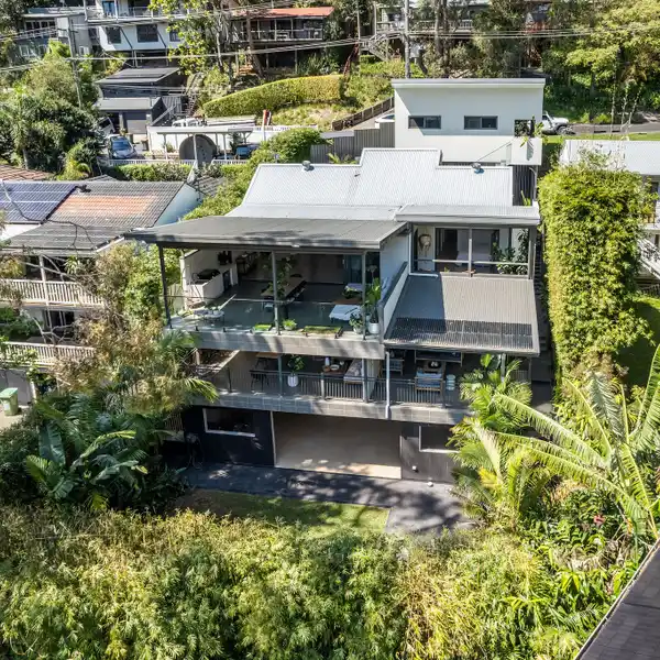 DESIGNER HOME WITH APPROVED STUDIO APARTMENT