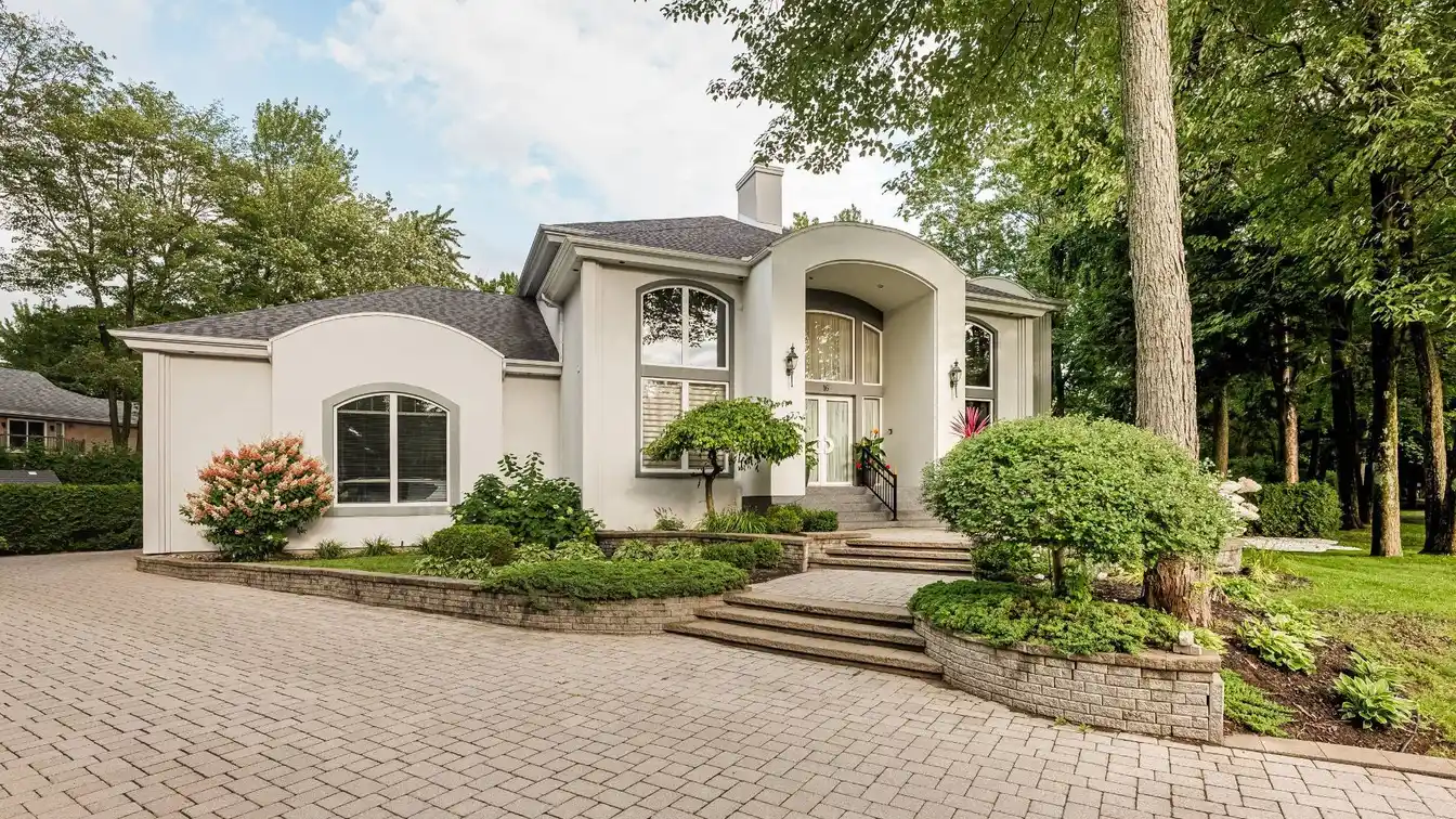 Timeless Luxury Meets Modern Comfort in Lorraine Estate