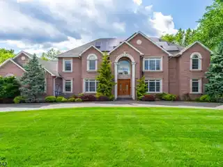 Luxurious Living on 5.6 Acres