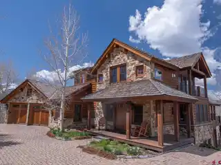 Exceptional Home on 4.2 Acres in Prestigious Overlook