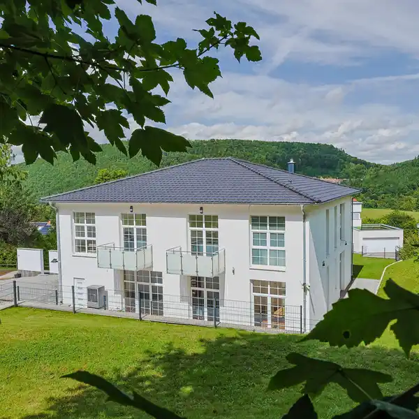 IMPRESSIVE VILLA IN A PICTURESQUE SETTING