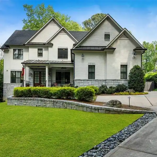 THOUGHTFULLY DESIGNED PRIVATE OASIS