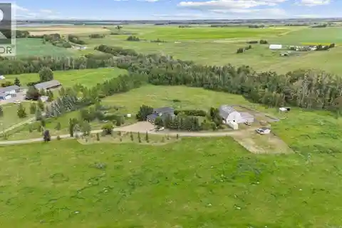 Country Living Meets Style on 24 Acres