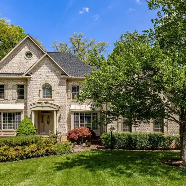 STATELY COLONIAL IN PRIVATE CUL-DE-SAC