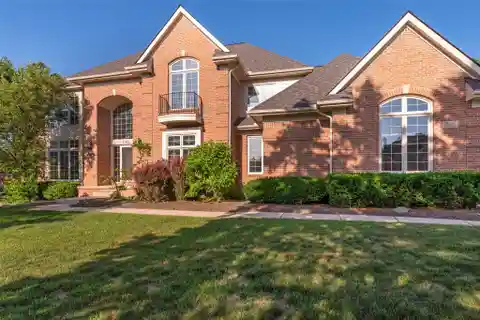 Elegant Colonial in Quiet Crestwood Cul-de-sac