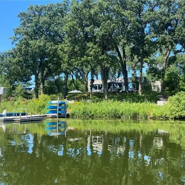 MODERN PERFECTION ON SWEENEY LAKE